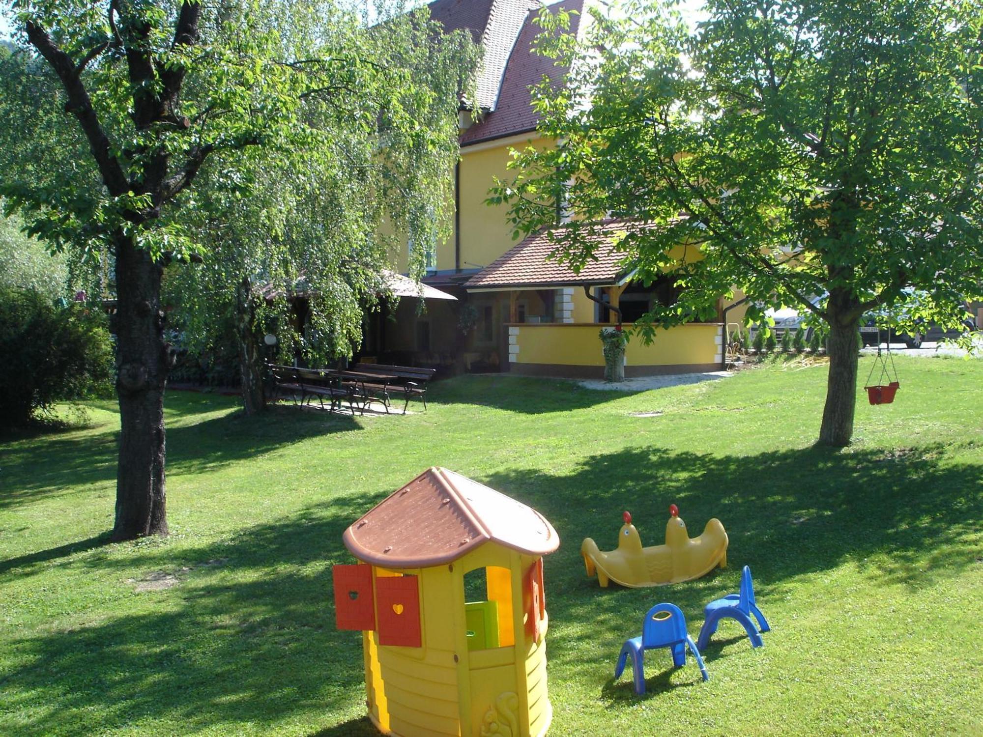 Guest House Cater Lasko Exterior photo